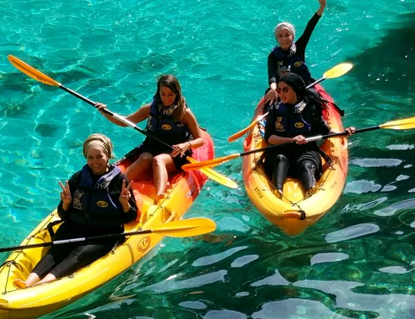 famille dans un kayak